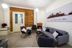 a living room with a couch and chairs at De Gamlas Hem Hotel & Restaurant in Oulu