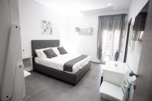 A bed or beds in a room at Amazing Napoli