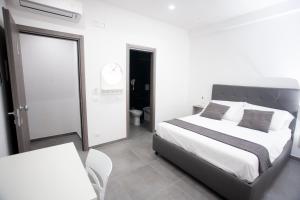A bed or beds in a room at Amazing Napoli