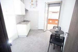 A kitchen or kitchenette at Amazing Napoli