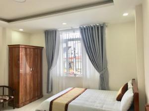 Postel nebo postele na pokoji v ubytování Mai Ngoc Hotel