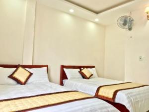 Postel nebo postele na pokoji v ubytování Mai Ngoc Hotel