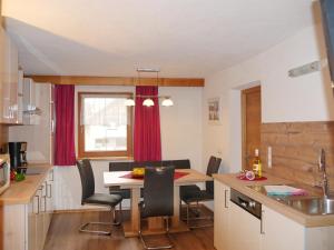 Kuchyňa alebo kuchynka v ubytovaní Haus Dilitz-Theiner - Bachblüte