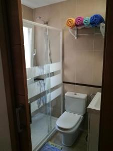 Koupelna v ubytování APARTAMENTO JUNTO AL MAR + 17 fotografií