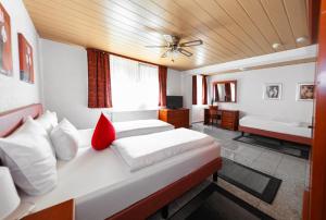 Postel nebo postele na pokoji v ubytování Hotel Avalon