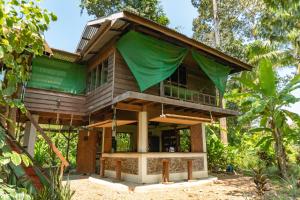 a house in the middle of a forest at Rudi Mental Holiday Lodge in Don Det