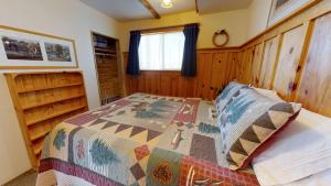 Ένα ή περισσότερα κρεβάτια σε δωμάτιο στο Juniper Ridge 5 BR Family Cabin