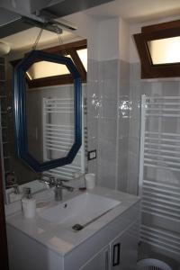 Ванна кімната в La Rocca Mia House B&B