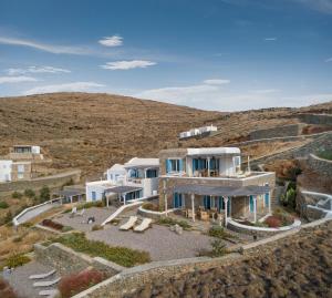 an aerial view of a house in the desert at Simousi Villas in Kithnos