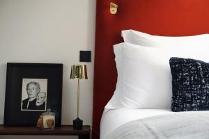 Postel nebo postele na pokoji v ubytování Hôtel Cardinal Bordeaux Centre