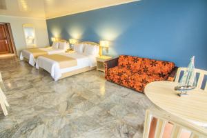 Cama ou camas em um quarto em GHL Hotel Sunrise