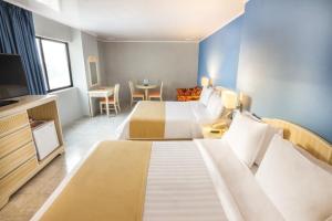 Cama ou camas em um quarto em GHL Hotel Sunrise