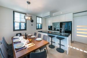 Kuchyň nebo kuchyňský kout v ubytování Saint Blaise Luxury Suite