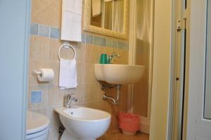 Koupelna v ubytování Hotel Verdesolemare