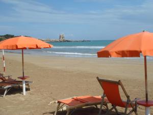 A beach at or near a szállodákat