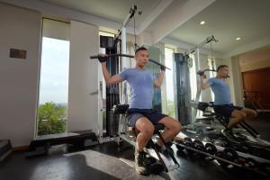 Fitness centrum a/nebo fitness zařízení v ubytování Wimarion Hotel Semarang