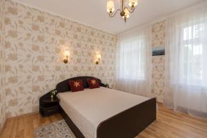 a bedroom with a bed in a room with wallpaper at Amber Coast & Sea in Jūrmala