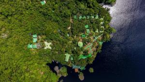 IrandubaEvolução Ecolodge的水中岛屿的鸟瞰图
