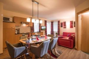 A kitchen or kitchenette at Appartements Fortuna