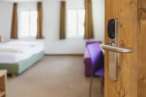 Una cama o camas en una habitación de Motel Engel - self checkin