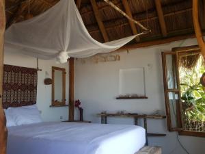 Un pat sau paturi într-o cameră la Baraka Beach Vilanculos