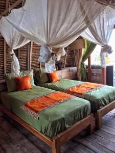 מיטה או מיטות בחדר ב-Alam Karang