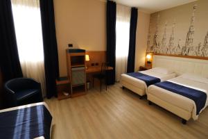 Ένα ή περισσότερα κρεβάτια σε δωμάτιο στο Hotel Domenichino