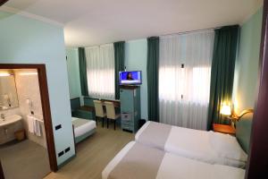 Ένα ή περισσότερα κρεβάτια σε δωμάτιο στο Hotel Domenichino