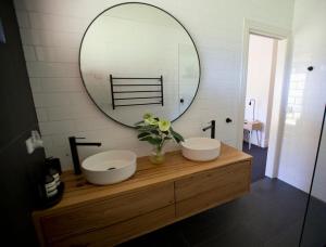 
A bathroom at Ridge Line Riders Luxury Retreat
