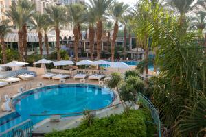 สระว่ายน้ำที่อยู่ใกล้ ๆ หรือใน Herods Vitalis Spa Hotel Eilat a Premium collection by Fattal Hotels