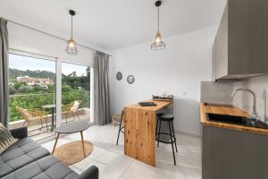 Foto de la galería de L & C Boutique Apartments en Kremastí