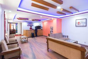 Ruang duduk di Khangsar Home