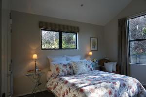Posteľ alebo postele v izbe v ubytovaní Haven Sanctuary Suite with Private Entrance
