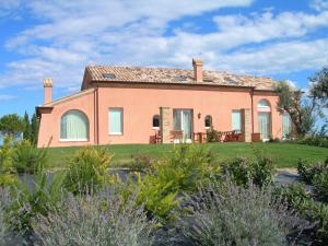 a house with a garden in front of it at Nontiscordardimé B&B Villa Agriturismo in Civitanova Marche