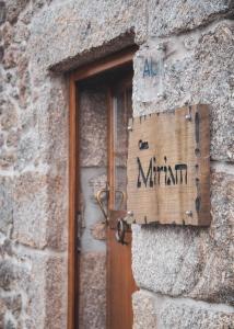 a door with a sign that says air nutrient on it at Casa Miriam in Belmonte