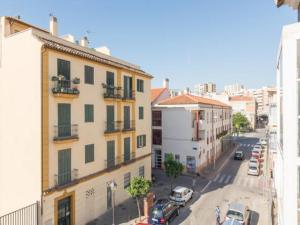 - une vue sur une rue de la ville avec des bâtiments dans l'établissement APARTAMENTO LUMINOSO CENTRO MÁLAGA, à Malaga