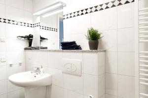 Bathroom sa Apartment SWINE in Mitte - Cozy Family & Business Flair welcomes you - Rockchair Apartments