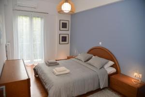 Кровать или кровати в номере Athens Destination: a home away from home