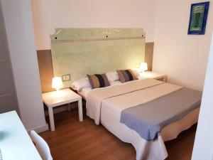 A bed or beds in a room at Hotel Horizonte