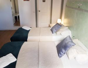 A bed or beds in a room at Hotel Horizonte