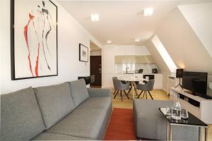 Kuchyň nebo kuchyňský kout v ubytování Apartment with Terrace and Sauna by Grand Apartments