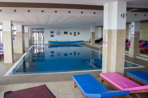 a large swimming pool with two blue and pink chairs at Apartman Vlada b14 in Kopaonik
