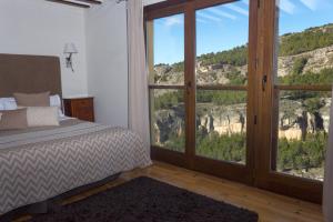 A bed or beds in a room at Los Ojos de la Mora Apartamentos Boutique