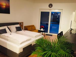 A bed or beds in a room at Sonnenweg Appartements