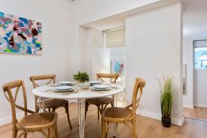 Zdjęcie z galerii obiektu Suites Sevilla Plaza w Sewilli