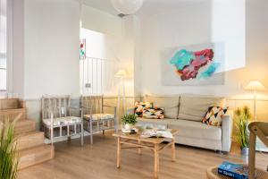 Część wypoczynkowa w obiekcie Suites Sevilla Plaza