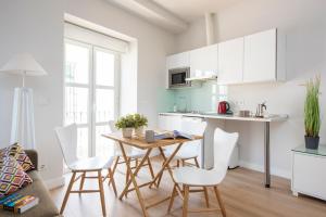Kuchnia lub aneks kuchenny w obiekcie Suites Sevilla Plaza