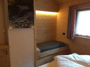 Postel nebo postele na pokoji v ubytování Ferienhütten Lechtal Chalets