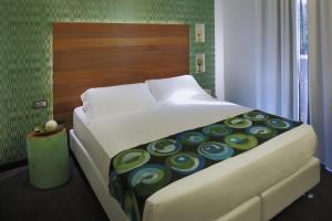 Postel nebo postele na pokoji v ubytování Q Hotel
