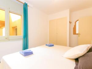 Posteľ alebo postele v izbe v ubytovaní Apartment Velazquez-4 by Interhome